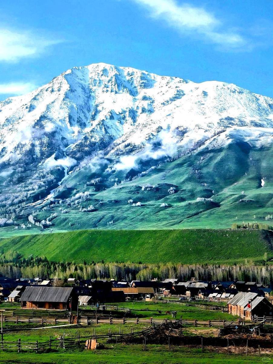 新疆阳光下的欢乐笑声